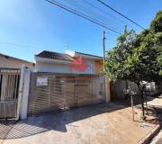 Casa para Locação, em Teodoro Sampaio, bairro Centro, 3 dormitórios, 1 banheiro, 1 suíte, 2 vagas