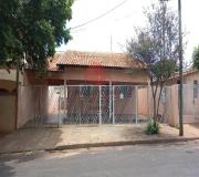 Casa para Venda, em Teodoro Sampaio, bairro Vila Furlan, 3 dormitórios, 1 banheiro, 2 vagas